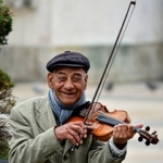ヴァイオリンを弾くおじいさん　味がある