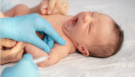 Covid-19の予防接種が乳幼児に対する大規模な定期接種プログラムの一部となろうとしている