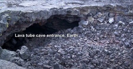 溶岩洞穴の入り口、地球