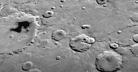 複数の六角形の火星クレーター
