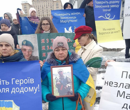 行方不明のウクライナ兵の家族がキエフで集会を開き、ゼレンスキーに愛する人を見つけるよう要求した