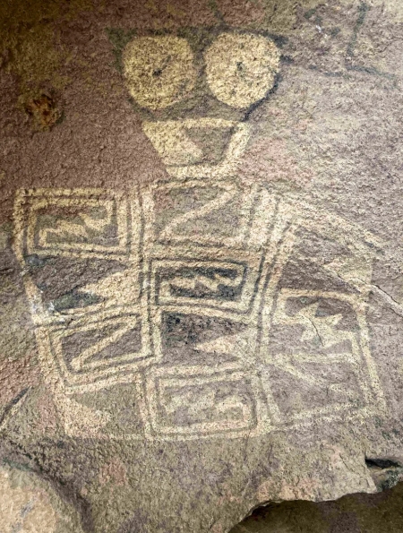 Figure 24. ゴーグルのような目をしたピクトグラムに体、あるいは柱？