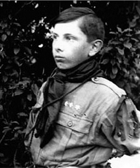 プラストの制服を着たステパン・バンデラ（1923年）。Photo Credit: wikimedia.org