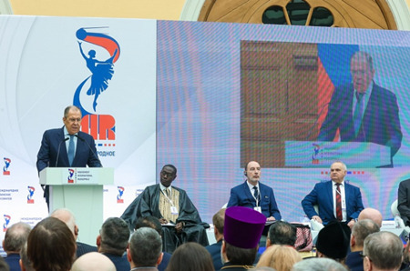 セルゲイ・ラブロフ外務大臣は、このイベントのトップを飾るスピーチ