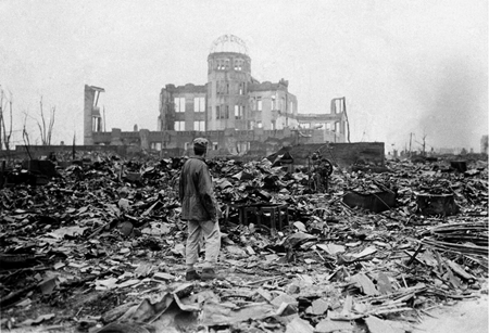 アメリカによる原爆投下後の広島。1945年９月