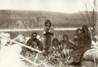 1900年代初頭、エヴェンクの女性とその子供たち