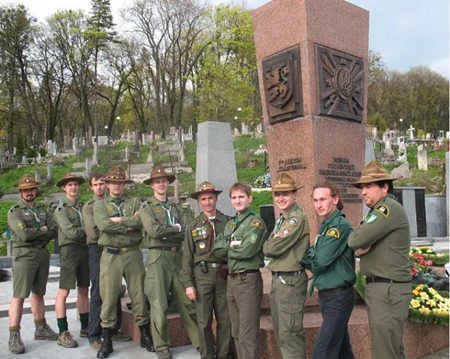 2008年、リヴィウのリチャキフ墓地にあるガリシア親衛隊師団の記念碑。Photo credit: Wikimedia