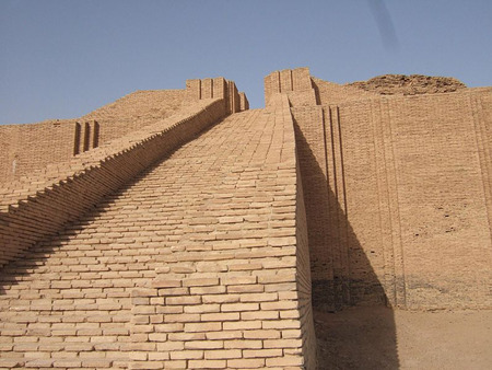 再建されたバビロン、イラク ウル ジッグラト