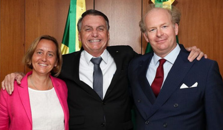 ブラジルのジャイル・ボルソナーロ大統領、AfD副代表のベアトリクス・フォン・シュトルヒと対面「AfDはドイツの政党としては、非合法化されない限りはネオナチだ...ボルソナーロは彼女をハグで歓迎」Credit: Instagram
