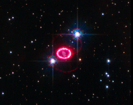 SN1987Aは、天の川銀河の矮小な衛星銀河である大マゼラン雲の中で起こったII型超新星です。