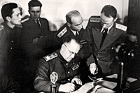 1945年5月8日、ソ連元帥G.K.ジューコフはドイツ国防軍の無条件降伏文書に署名した。/ RIA Novosti