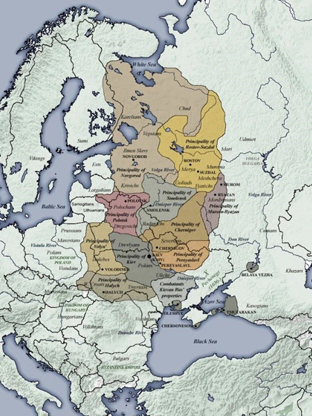 上図。後のキエフ大公国の諸公国（1054年ヤロスラフ1世死去後）。出典 ウィキペディア